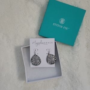 Silver tone dangle earings